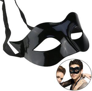 10. WINOMO Masquerade Mask Black