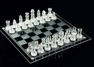 1. e5e10 Fine Glass Chess Game Set